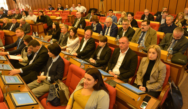 ФИНАНСИЈСКИ ОПОРАВАК СПЕНСА: Отпремнине из кредита